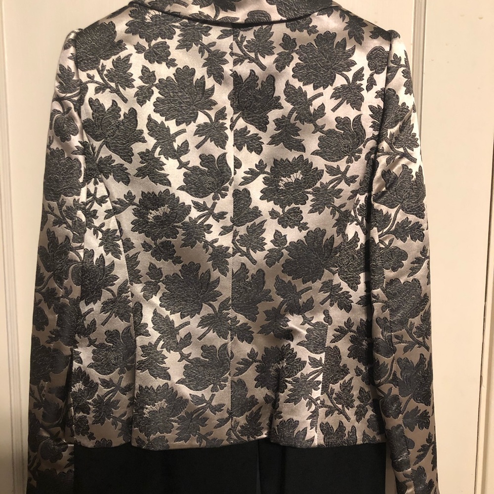 Tahari Women’s suit